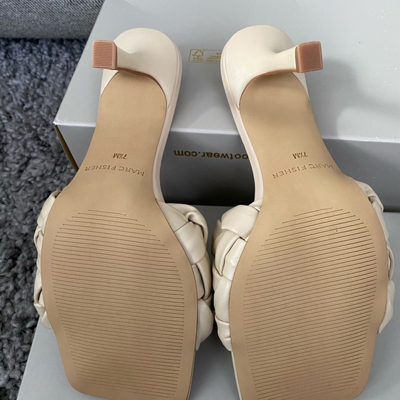 MARC FISHER BRIZO SANDAL
Slide into elegance with the Brizo sandal NWOT - Picture 5 of 5